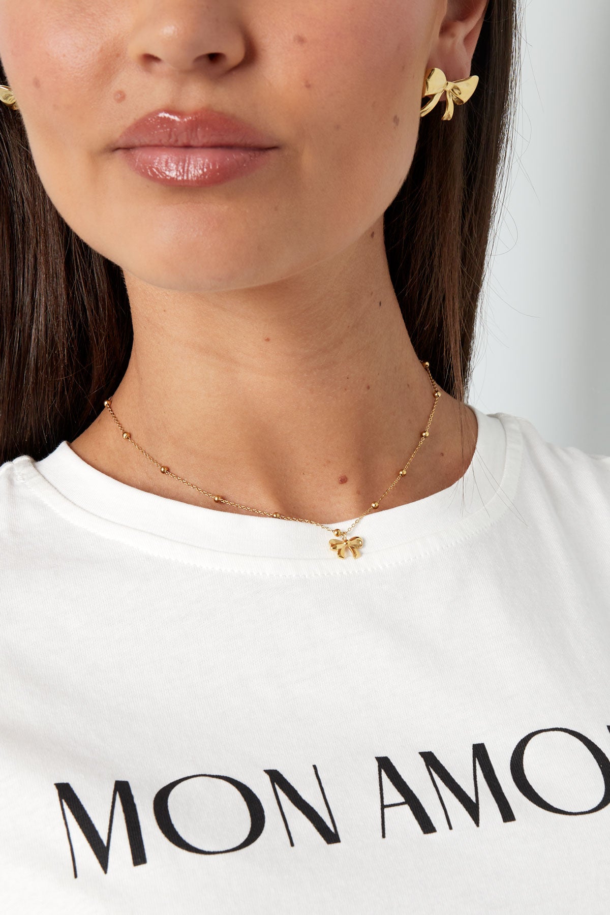 ketting met balletjes en strikje